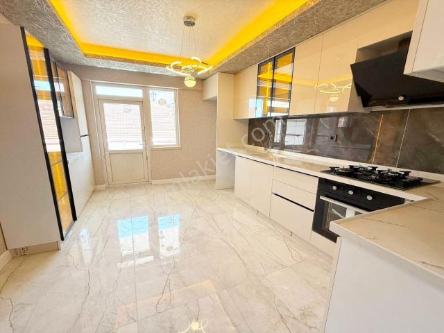Kuşcağızda Ultra Lüx Yapılı Ferah Ve Konforlu 3+1!