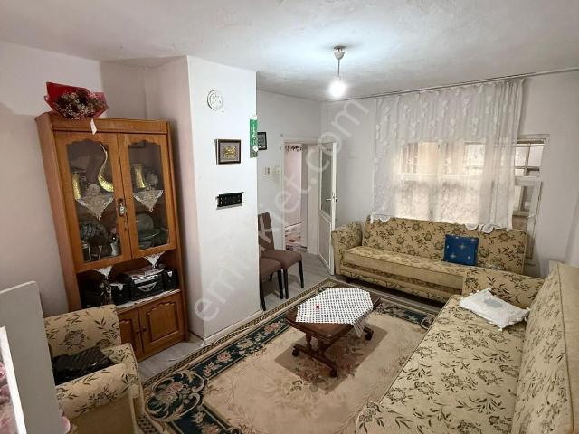 Kuşpınar Mahallesinde Cadde Üzeri Asansörlü 4+2 Satılık Daire