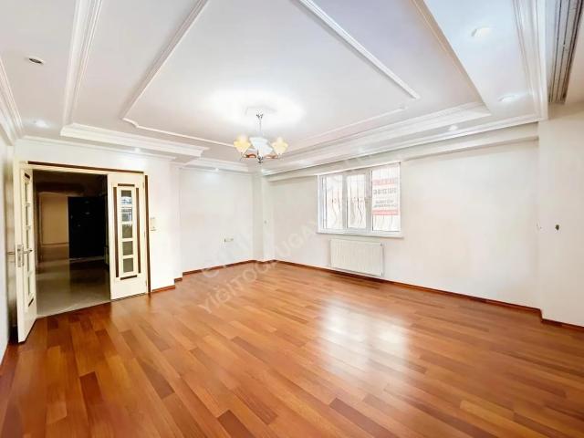Kuşpınar Mahallesinde Yüksek Zemin Kat 3+1/165m2 Kiralık Daire !