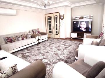 Kuşpınar Mahallesinde Yüksek Zemin Kat Ebeveyn Banyolu Cam Balkonlu Yüklüklü 3+1/165 M2 Daire !