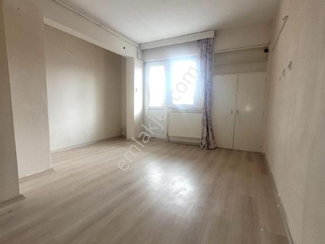 Kuşpınar'da Çift Cepheli Ve Balkonlu 2+1 Daire