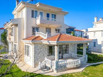 Kumbağ'da 740 M2 Arsa İçerisinde Satılık Tripleks 7+1 Villa