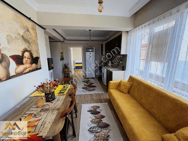 Kumbağ'da Cadde Üstü 60m2 İskanlı Denize 200 Mt 1+1 Daire
