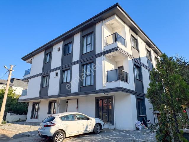 Kumbağ'da Caddeye Ve Denize Yakın Geniş Sıfır 2+1 Kiralık Daire