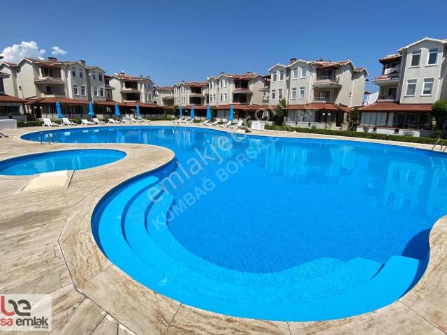 Kumbağ Denize 50 Mt Havuzlu Site İçinde Satılık Tripleks Villa