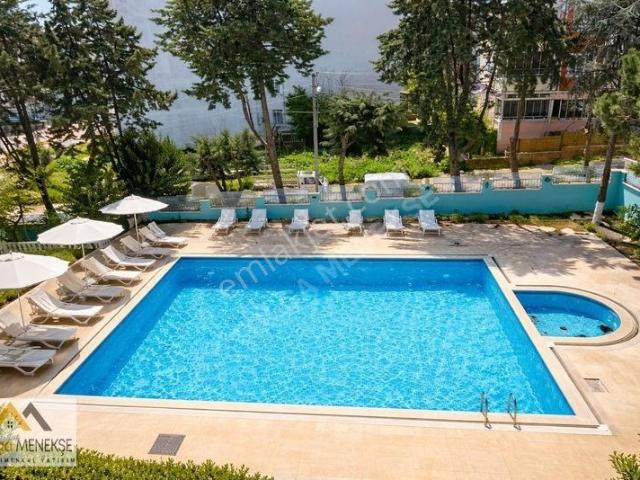 Kumbağ Konaklarında Havuz Manzaralı Eşyalı 85 M² Geniş Balkonlu