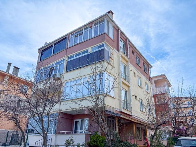 Kumbağ Pazar Sokağında İskanlı Binada Satılık Geniş 2+1 Daire