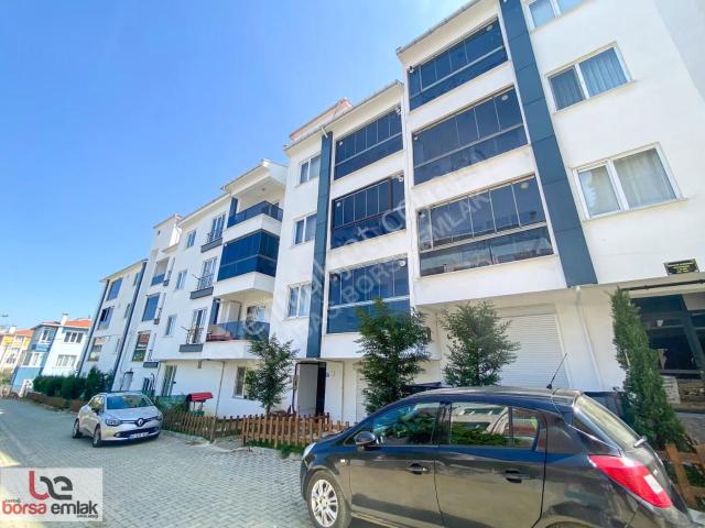 Kumbağ Pazar Sokağı Asansörlü Binada Kiralık 1+1 Daire