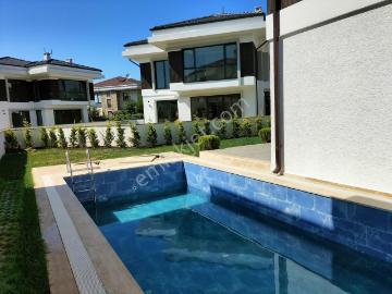 Kumbaba Da Denize Ve Plaja Yakın Havuzlu 225m2 5+1 Kiralık Villa