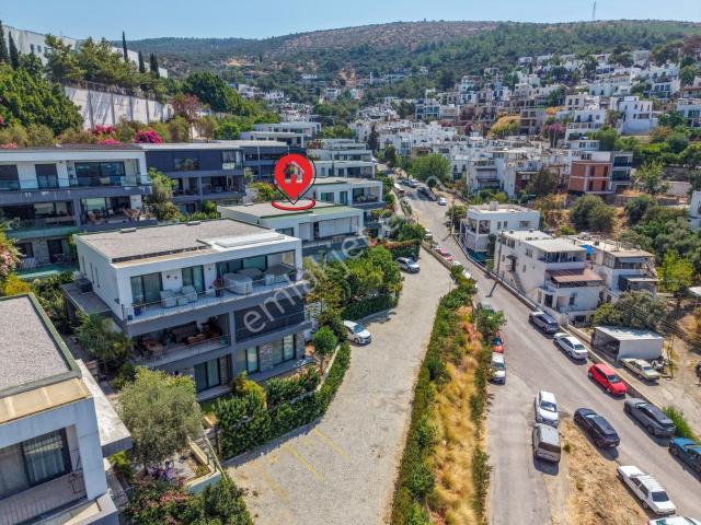 Kumbahçe Reef Terrace'da Kale Manzaralı 440m² 5+1 Bahçe Dubleks