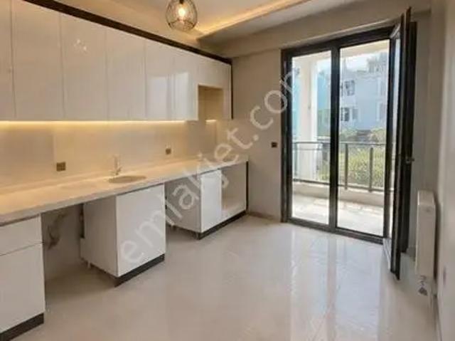 Kumburgaz Denize 200 Metre Sıfır 2+1 Otoparklı Kiralık