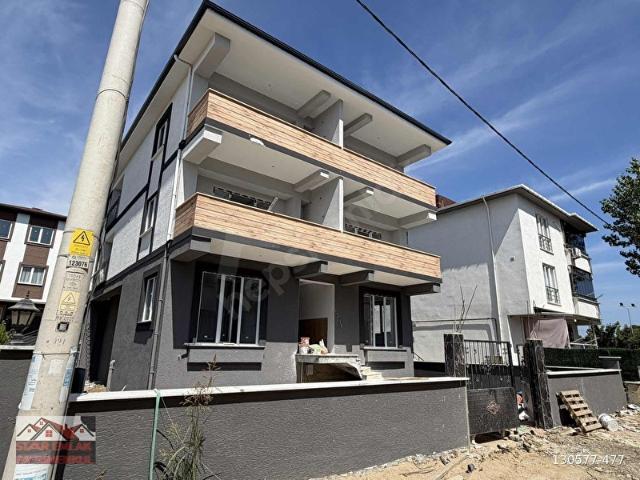 KUMKENT SİTESİ MEVKİNDE CADDEYE 50 METRE AYRI MUTFAKLI 2+1 DAİRE