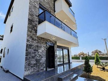 Kumköy De Müstakil Tripleks Villa
