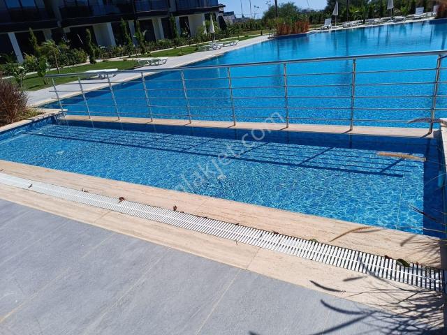 Kumköy'de Denize 800 M, 1+1 Havuzlu Site İçinde Lüx Daire