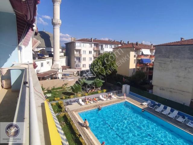 Kumla'da Havuzlu, Eşyalı 2+1 Daire Deniz Yakını