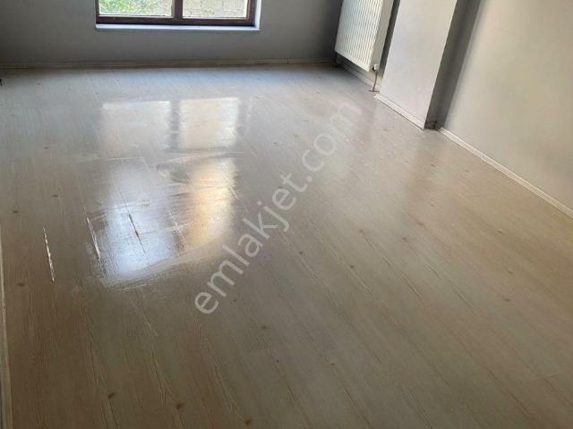 Kumlubel'de Kiralık Ara Kat Asansörlü Bakımlı Ayrı Mutfak 1+0