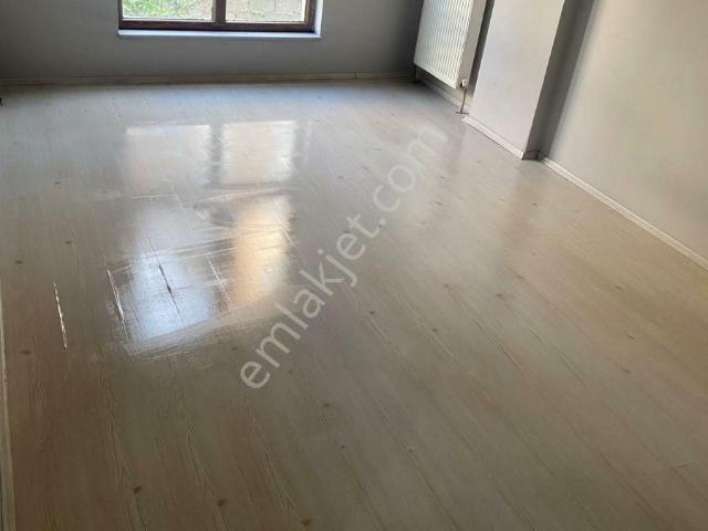 Kumlubel'de Kiralık Ara Kat Asansörlü Bakımlı Ayrı Mutfak 1+0