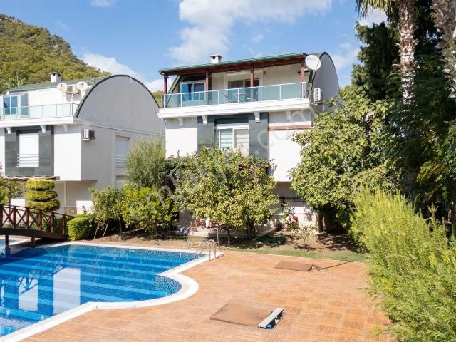 Kumluca Mavikent Karaöz Denize Sıfır Site İçinde Satılık Villa