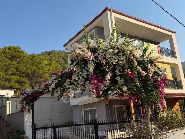 Kumluca Karaöz De 3 Katlı Muhteşem Villa Acil Satılık