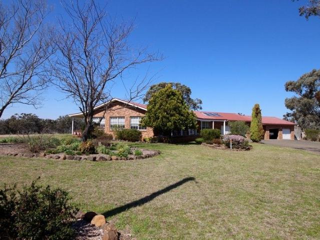 KUMPARTOO Home on acreage and McIntyre River