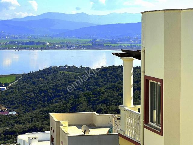 Kumsal Plaja Yakın Manzaralı Eşyalı Büyük Tip Çift Banyolu Daire