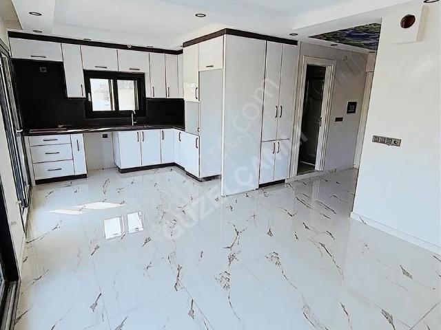 Kumsala 550m Mesafede Havuzlu Sıfır Tek Müstakil Villa