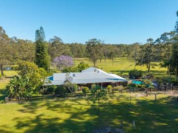 STUNNING HOME, POOL, 24 ACRES, STABLES, SHEDS & DAMS