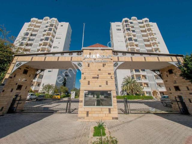 Kundu'da Deniz Manzaralı Havuzlu & Güvenlikli Site Arakat 3+1