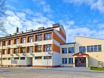 Lokal użytkowy 242 m2 w centrum Kunowa, 19 pomieszczeń