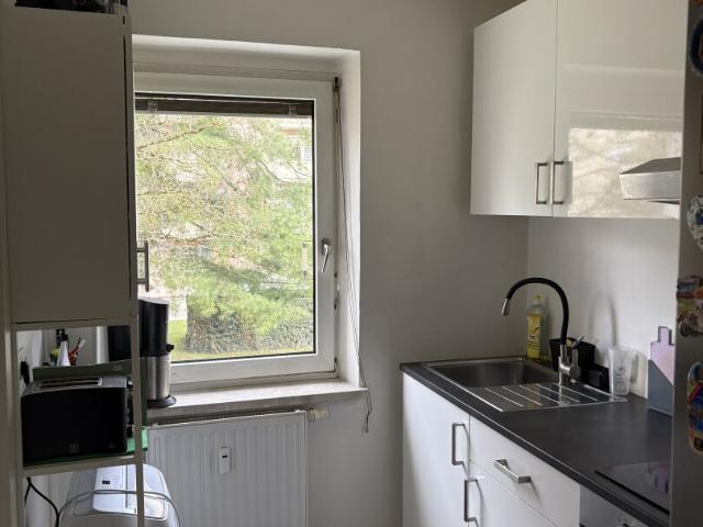 küchenablöse möglich! einladende 3 zimmerwohnung mit lichtdurchfluteten räumen, traumhaftem grünblick und vielseitiger raumgestaltung in hervorragender lage!