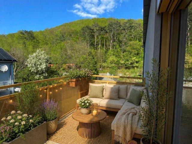 Kühle Waldluft im heißen Sommer am Balkon genießen