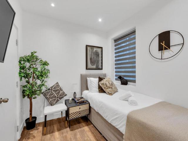 Kujawiak, 67 71 Broadway, London, W13 9BP, United Kingdom | 1 bed apartment for rent #135134945 | Rentberry