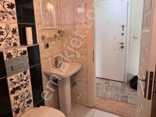 Kültür Kafeler Caddesi Üzeri Katta Eşyalı 1+1daire