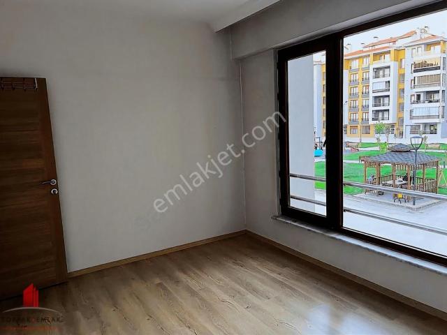 Kültür Merkezi Karşı Tranvay Yanı Derinparkta 3+1 Satılık Daire