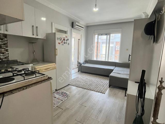 Kültürde Kafeler Caddesi 1+1 Eşyalı Katta Asanaöelü Balkonlu Kiralık Daire