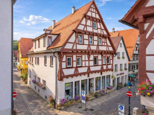 Kulturdenkmalgeschütztes Fachwerkhaus mit Wohn und Gewerbeflächen im Herzen von Blaubeuren