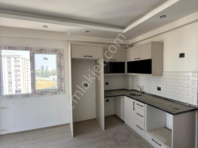 Kulepark~ayrıcalığı~ile~1+1cep~mutfak~8~katlı~2~cepheli~kiracılı