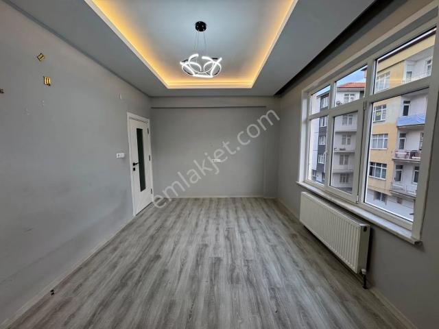 Külhan Mah. Çarşı Merkezde 3+1 Full Yapılı Arakat Kiralık Daire