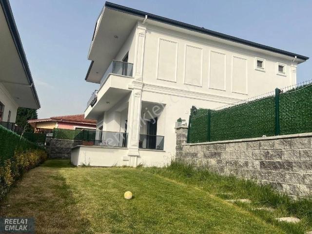 Kullar Da Geniş Kullanışlı Villa
