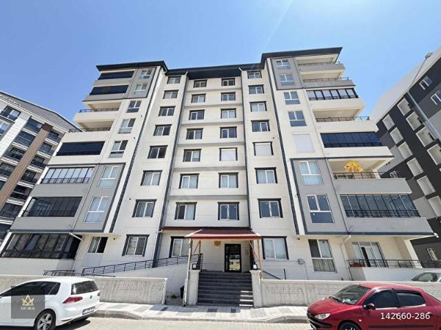 KURT EMLAK* CEVHER DUDAYEV'DE SIFIR 3+1 SATILIK DAİRELER