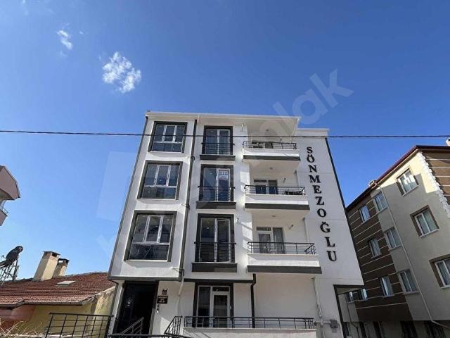 KURT EMLAK* 2000 EVLER'DE YOL CEPHELİ ARA KAT SATILIK 1+1 DAİRE