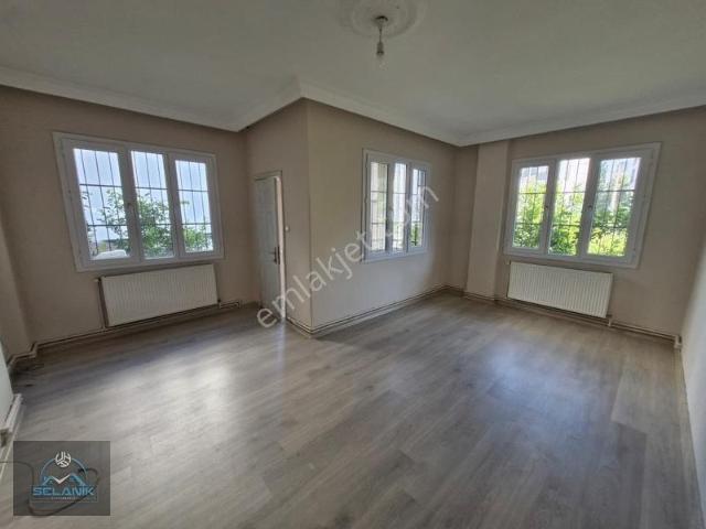 Kurttepe De Kiralık 3+1 Kapalı Mutfak Doğalgazlı Müstakil Ev
