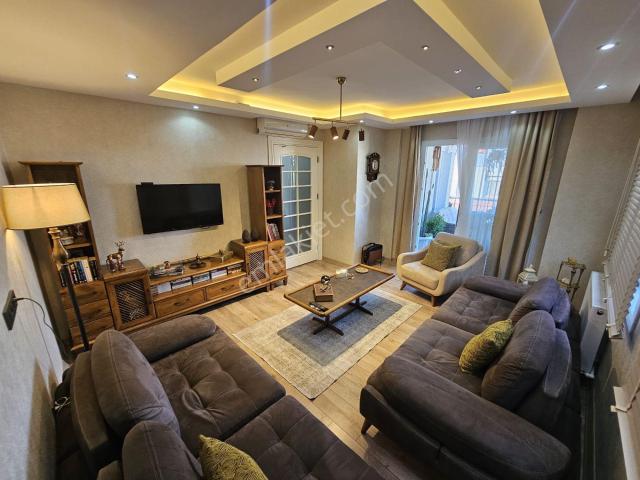 Kurttepe Mah. Göl Manzaralı 3+1 Kombili+ankstreli+2banyolu+giyinme Odalı+cam Balkonlu Satılık Daire