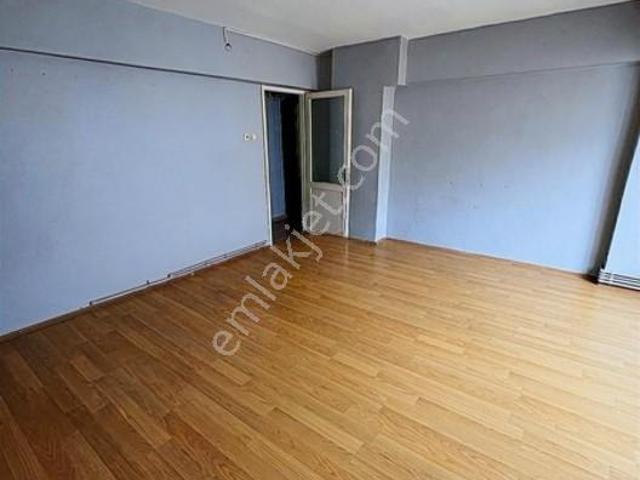 Kurtuluş Caddesinde Geniş Güneş Alan 2+1 Kiralık Daire