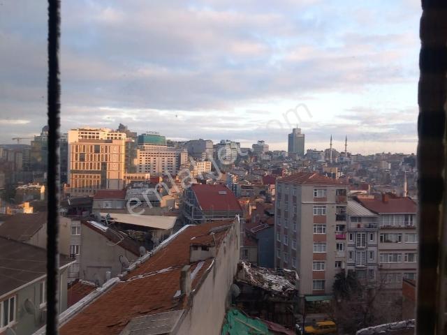 Kurtuluş Meydanda Binası Vede Dairesi Yenilenmiş Satılık 2+1