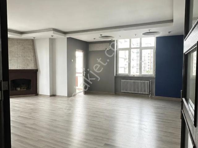 Kurtuluşta 3+1 Şömineli D.gazlı Ve Otoparklı Kiralık Daire