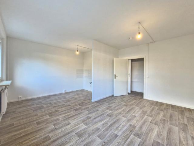 Kurzer Weg in´s neue Zuhause! 1 Zimmer Wohnung im 1. OG! * AB SOFORT *!