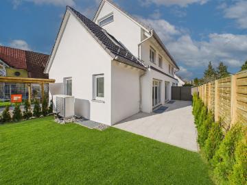 kurzfristig bezugsfertig: Schöne Neubau Doppelhaushälfte mit großem Souterrainbereich