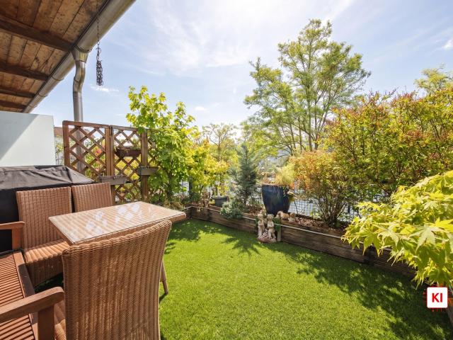 Kurzfristig bezugsfreie 2 Zimmer Wohnung mit sonniger Dachterrasse und zwei Balkonen