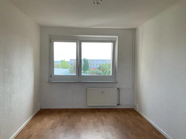 Kurzfristig beziehbare 3 Zimmerwohnung in Grünau Mitte